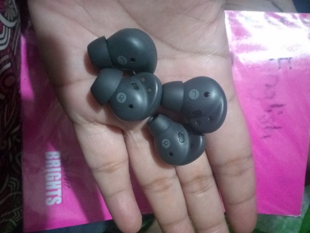 Samsung buds2 pro replacent (Category: Headphones & Headsets) located in Cabuyao City. Submitted by judilyndeq53719 (Listing ID 1259471423, Image 3). Description: para sa naghahanap Ng replacement sa nawalan nyung bud's2 pro eto Po pamalit orig legit Samsung earbuds... need to pair .. 900 each side pero pag left and right kukunin may dscount.