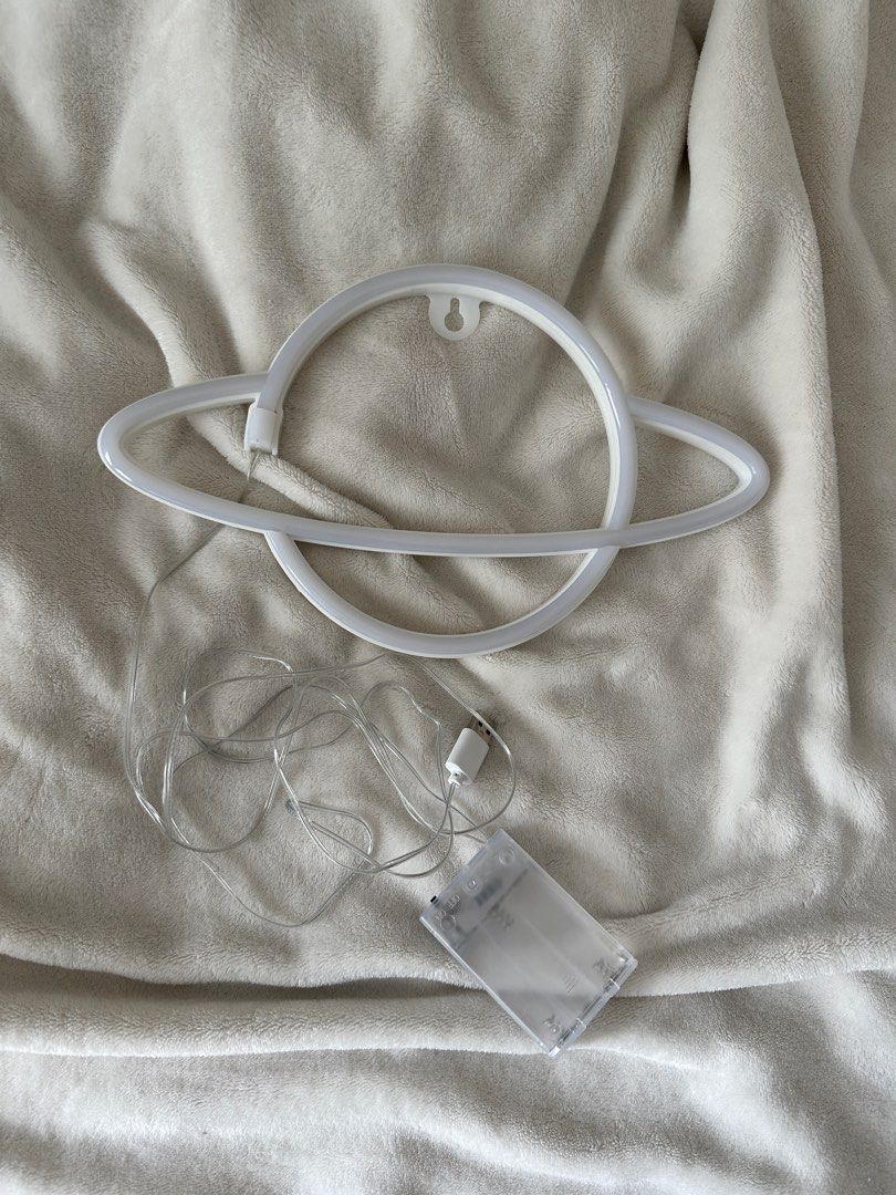 SATURN LIGHT (Category: Lighting) located in Mandaluyong City. Submitted by jaeeee__ (Listing ID 1259489562, Image 1). Description: Bought in shopee.