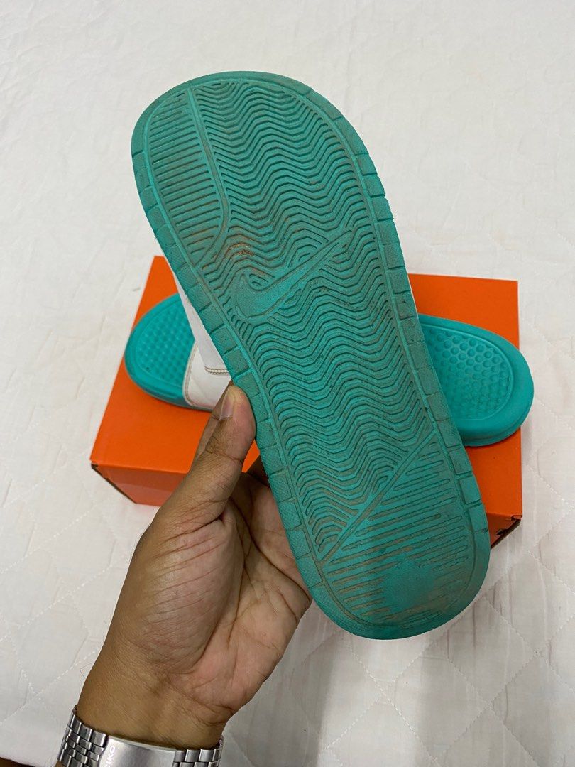 selipar nike original