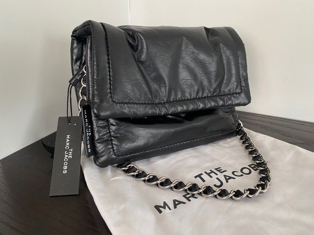 marc jacobs pillow bag black