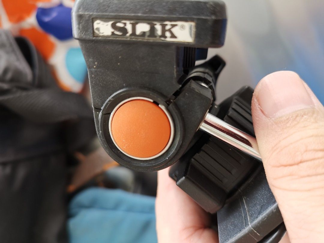 Slik 38t4 tripod for parts, Photography, Photography Accessories, Tripods & Monopods on Carousell