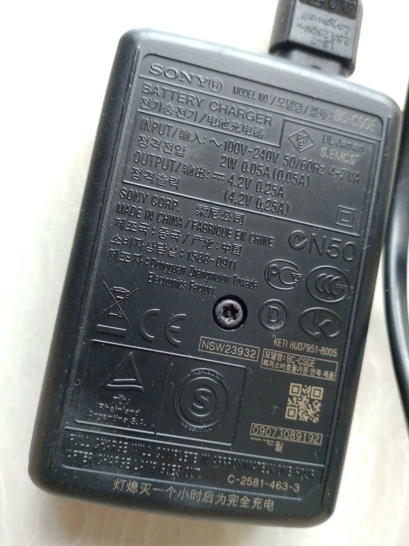 Sony camera battery charger, Photography, Cameras on Carousell