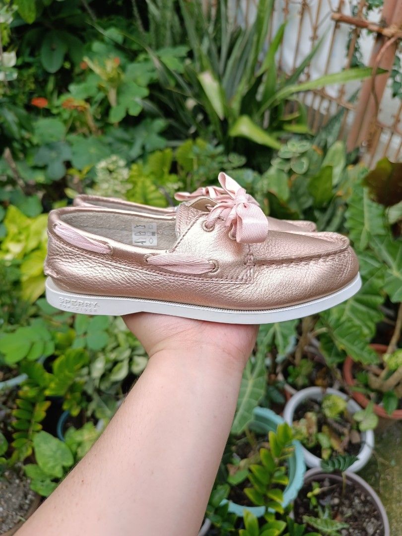 Rose gold new arrivals metallic sperry