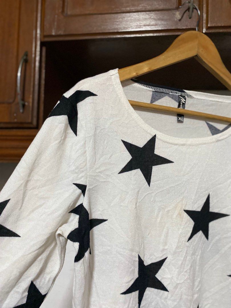 White sweater 2025 with black stars