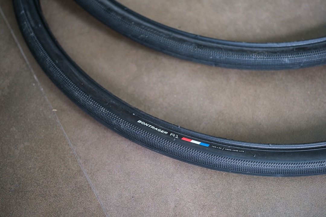Trek Bontrager R1 700x32c Road Bicycle Tire Sports Equipment