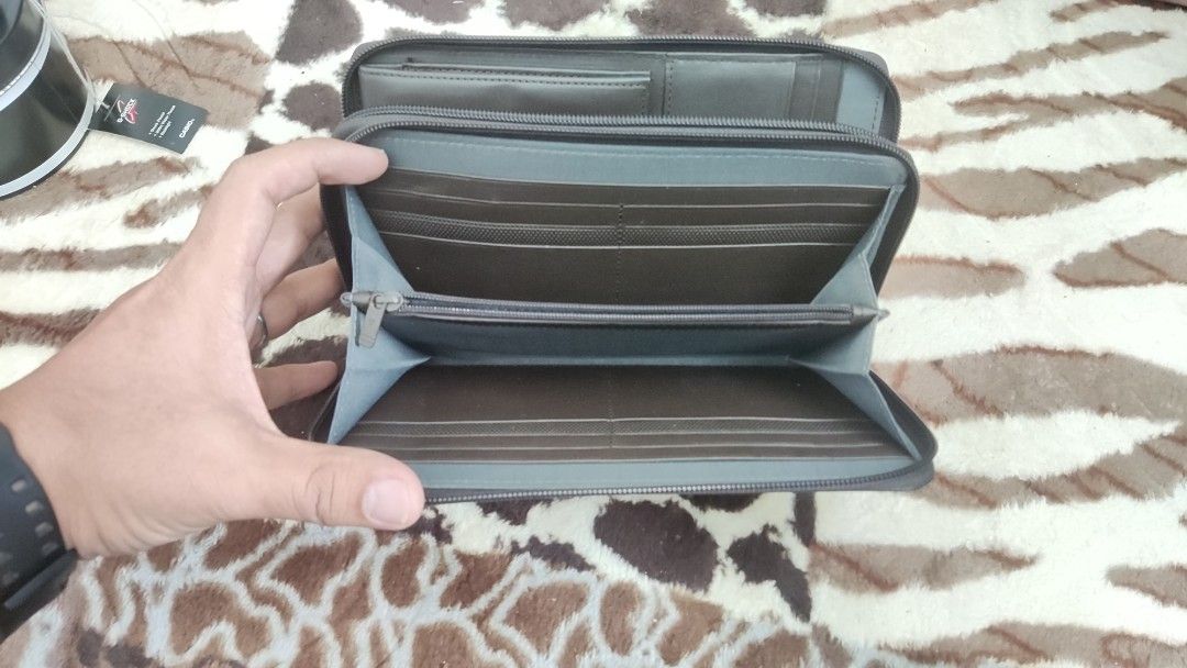 Tumi sale clutch wallet