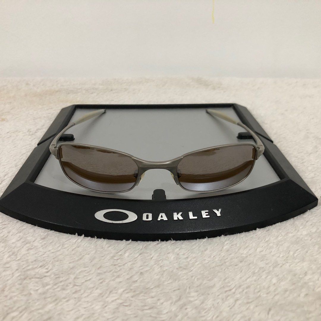 T wire oakley top