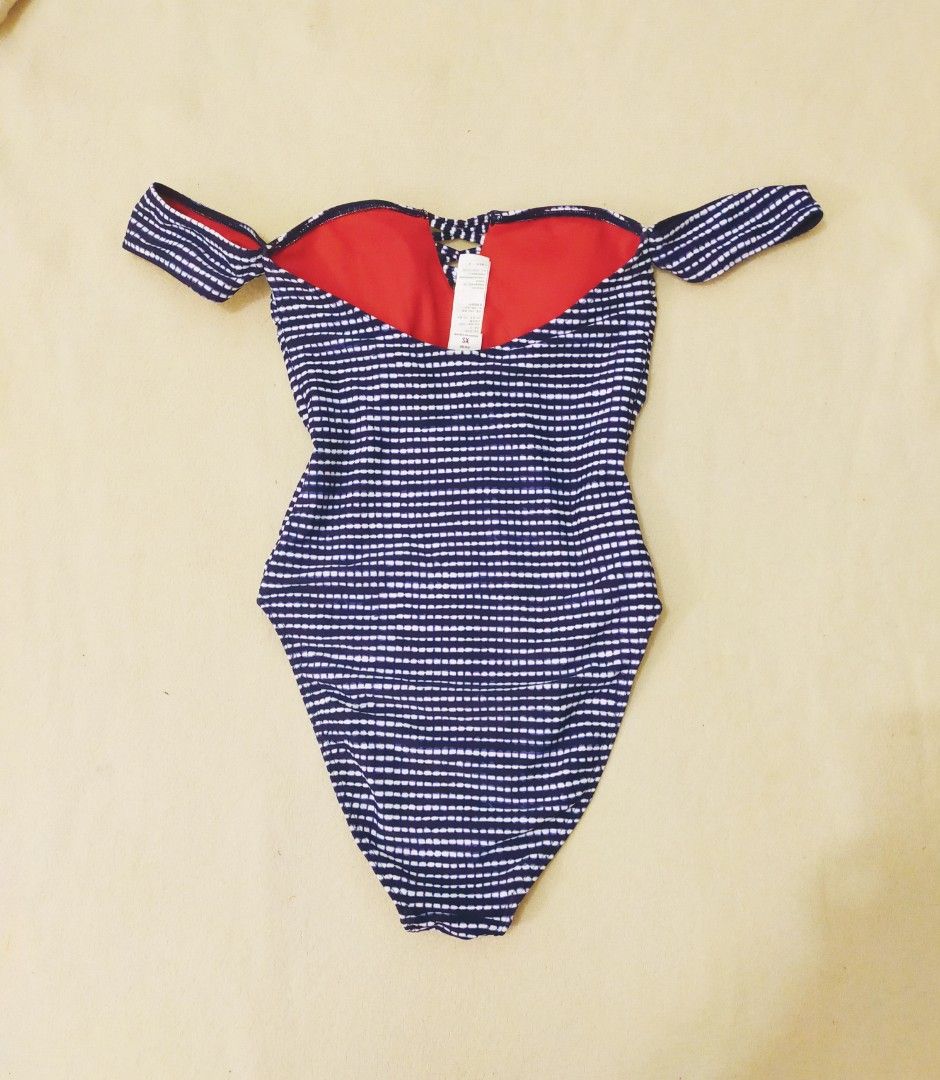 XS HOLLISTER OFF THE SHOULDER ONE PIECE SWIMSUIT Women s Fashion
