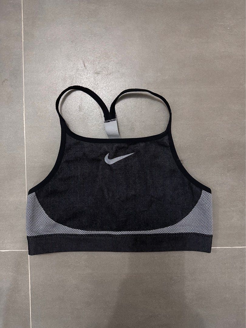 XS) Nike Halter Sports Bra, Women's Fashion, Activewear on Carousell