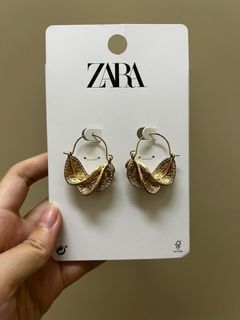Zara Petal Dangling Earrings