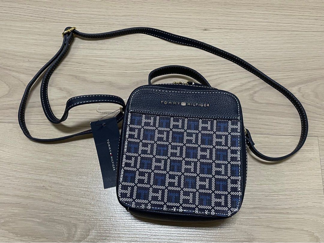 100 authentic Tommy Hilfiger Vanity Crossbody Sling Bag in Navy, Women