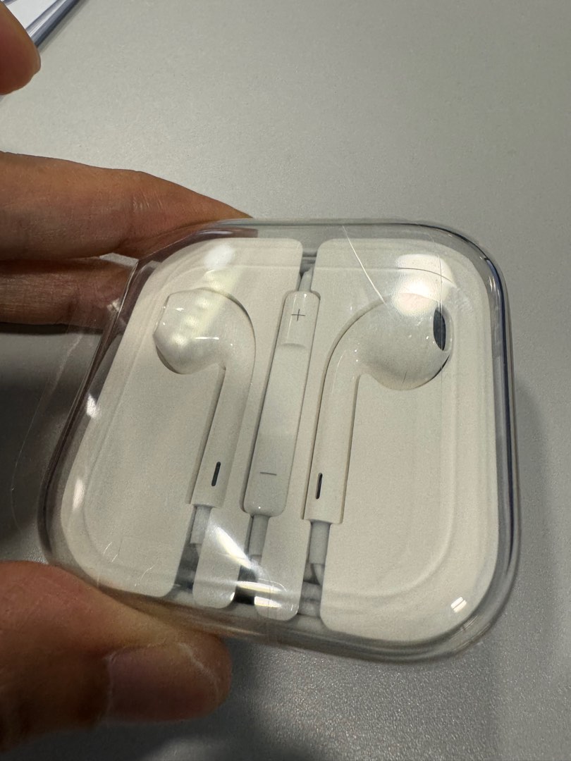 Apple EarPods 3.5mm jack, Audio, Earphones on Carousell