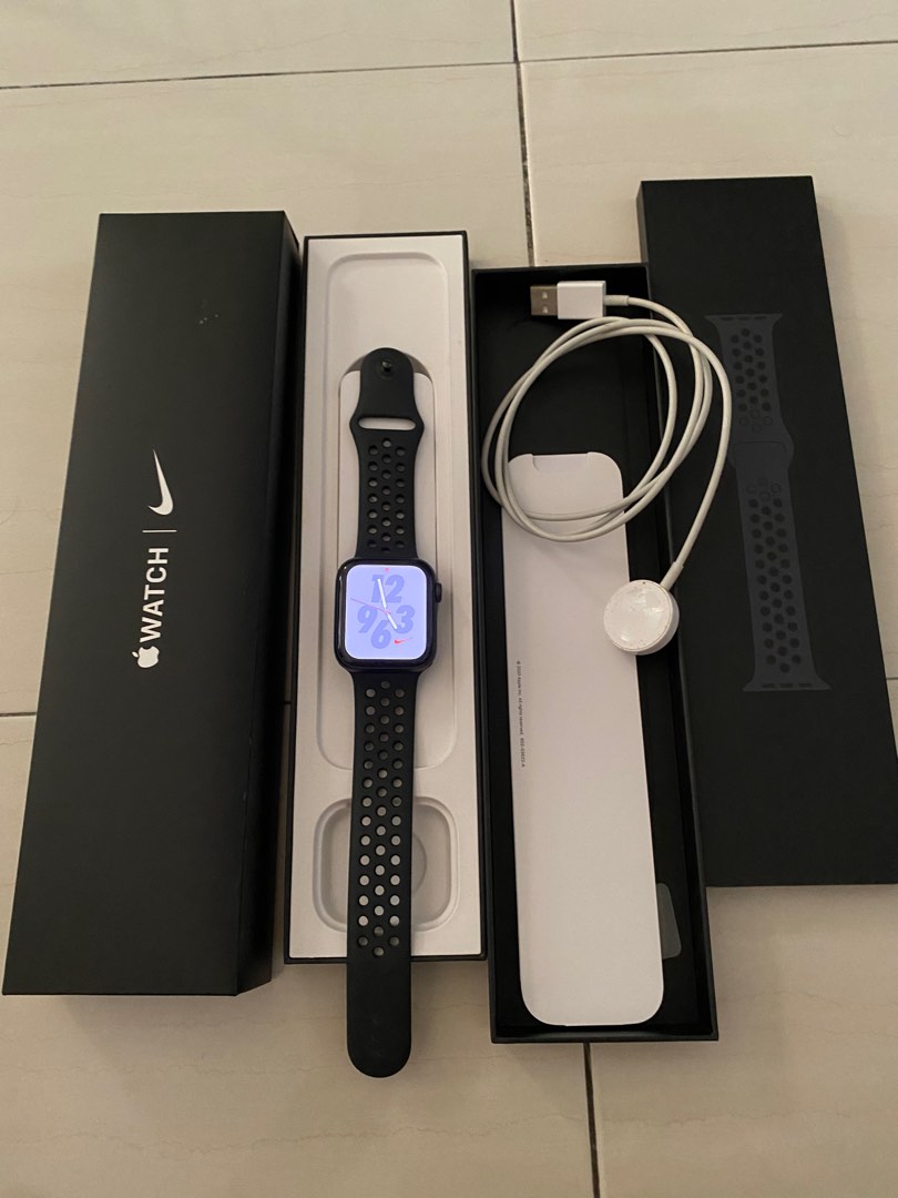 Apple watch SE nike edition 44mm, Mobile Phones & Gadgets, Mobile & Gadget Accessories, Other