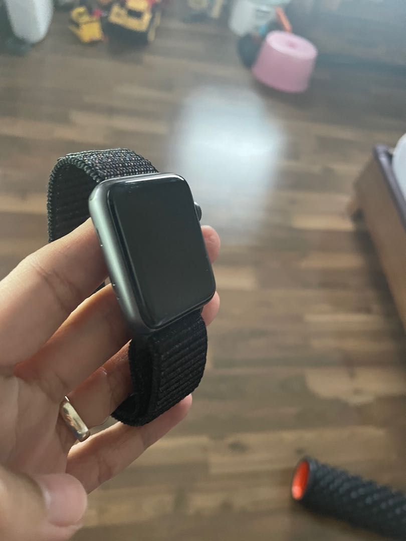 Apple watch series 3 (Category: Men's Watches) located in Marikina City. Submitted by josefm5g8_11 (Listing ID 1259679282, Image 3). Description: Well used nike apple watch 42mm Space gray Issue: screen scratches as shown, No other issues. Works perfectly.