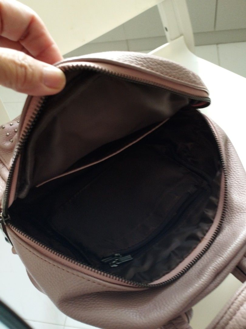 Backpack (Category: Backpacks) located in Singapore. Submitted by jkmart (Listing ID 1259618230, Image 3). Description: Leather backpack in good condition Lightly used Size 27(h)x12(w)x26(h)cm.