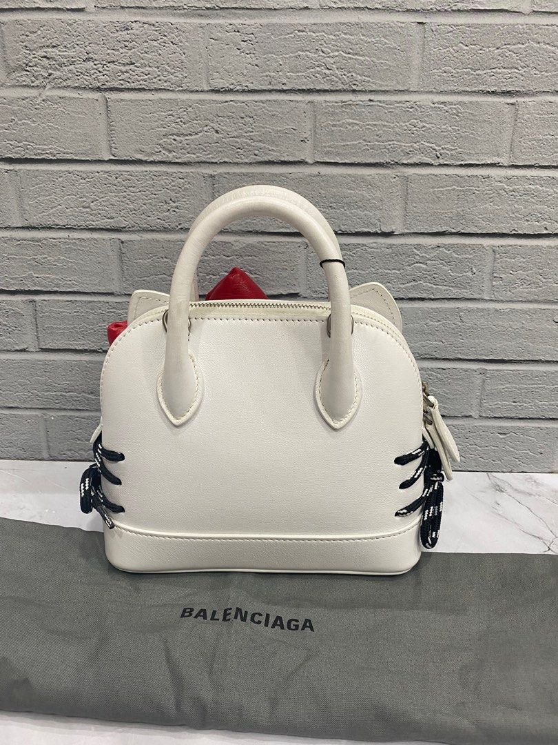 Hotel Kalinga Balenciaga Handtas Hotel Kalinga White Balenciaga