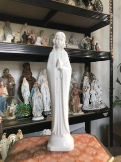 Beautiful porcelain vintage Mary’s statue