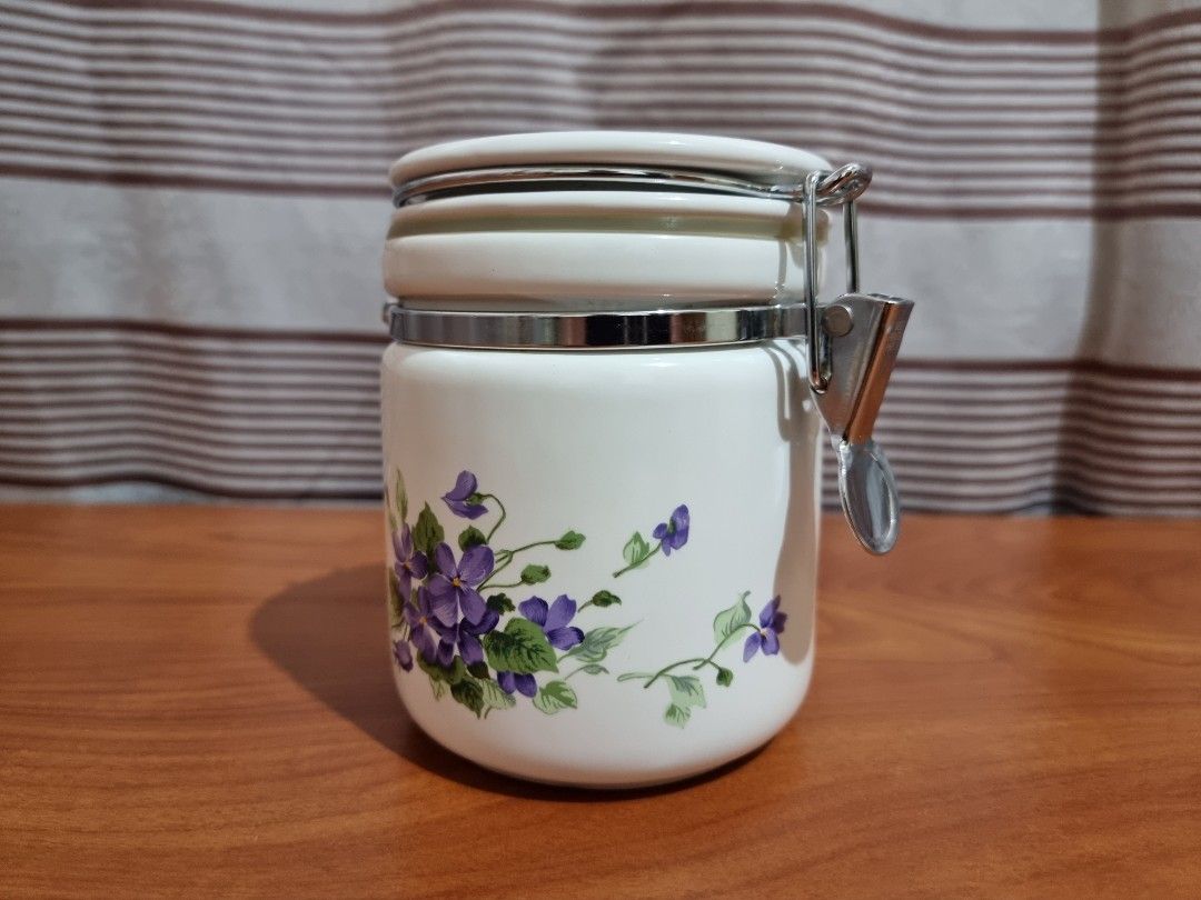 Bee House Ceramic Canister with Latching Lid (Category: Food Organization & Storage) located in Binangonan. Submitted by caaaris (Listing ID 1259725558, Image 2). Description: Bee House Ceramic Jar with Latching Lid Flower design Height 12.6 cm Diameter 9.6 cm Very minor signs of use No chips and cracks In excellent condition Made in Japan.