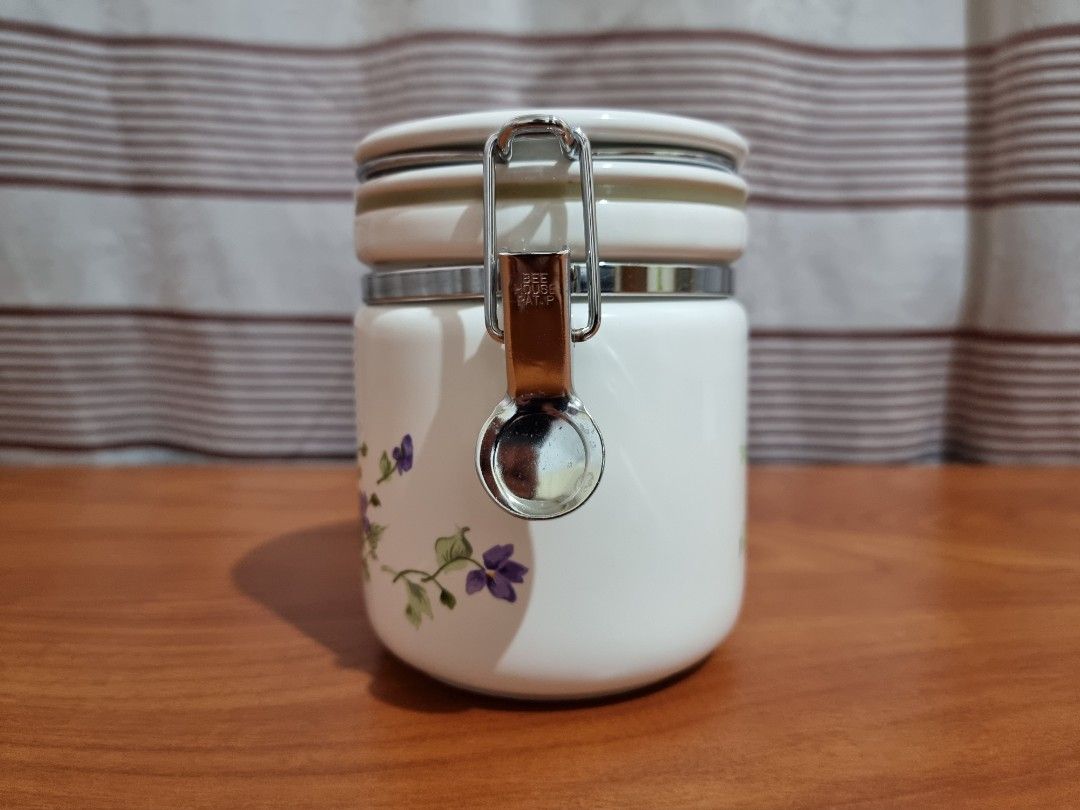 Bee House Ceramic Canister with Latching Lid (Category: Food Organization & Storage) located in Binangonan. Submitted by caaaris (Listing ID 1259725558, Image 3). Description: Bee House Ceramic Jar with Latching Lid Flower design Height 12.6 cm Diameter 9.6 cm Very minor signs of use No chips and cracks In excellent condition Made in Japan.