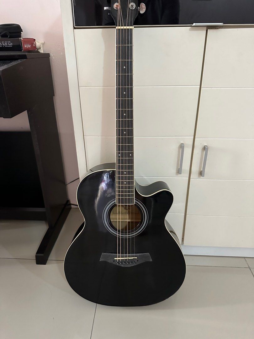 Blw acoustic guitar, Hobbies & Toys, Music & Media, Musical Instruments