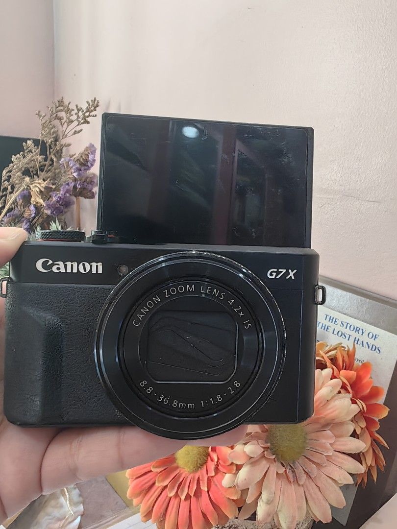 Canon G7x Mark II with free case and memory card, Photography, Cameras on Carousell