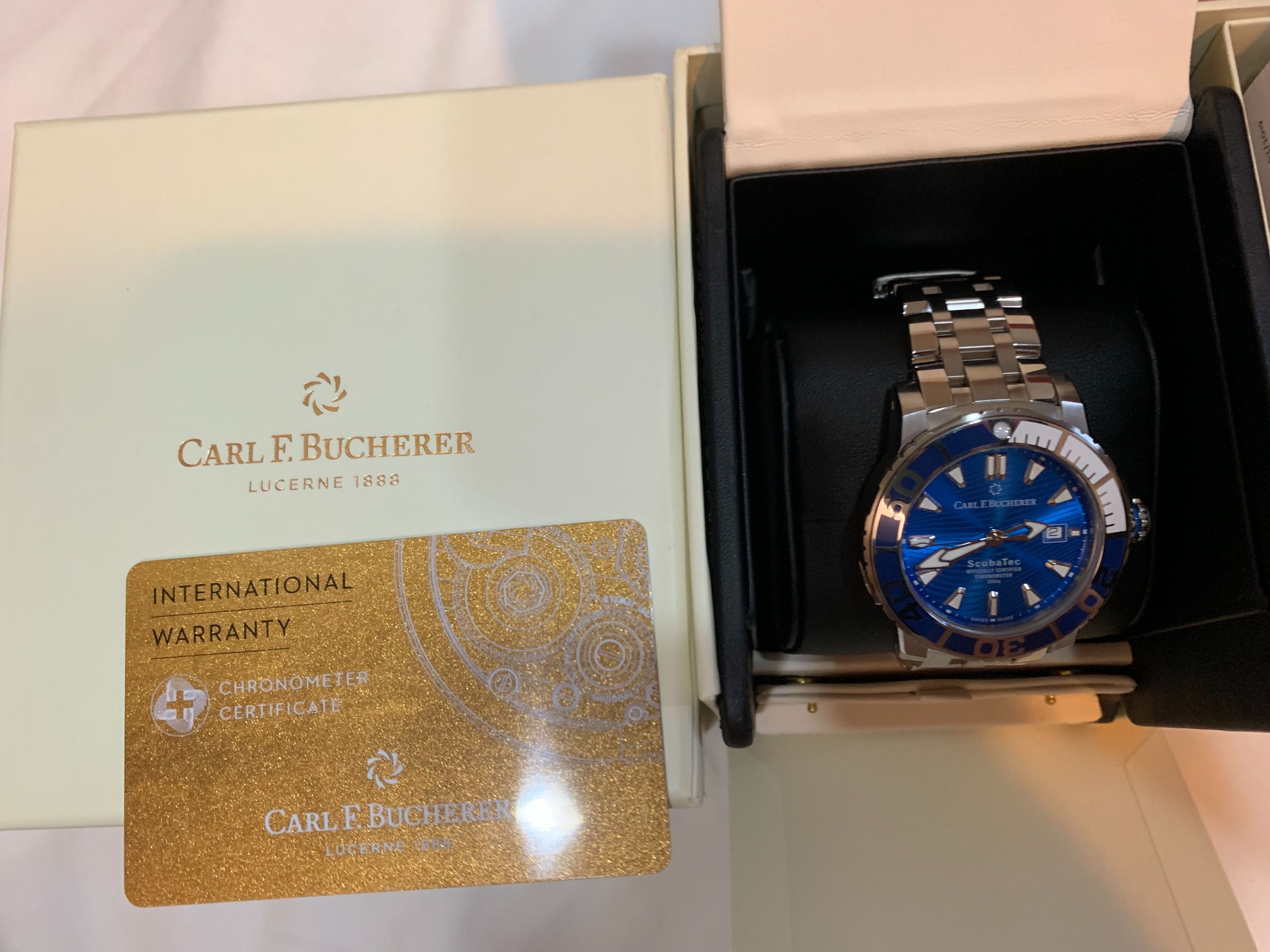 Carl e watch top
