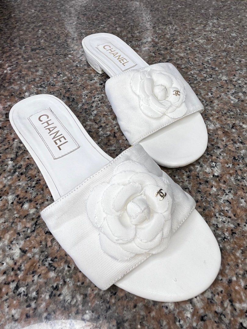 Chanel (Category: Sneakers & Footwear) located in Legazpi City. Submitted by luvluxe.mnl (Listing ID 1259777150, Image 3). Description: Authentic Size 38 Excellent condition .