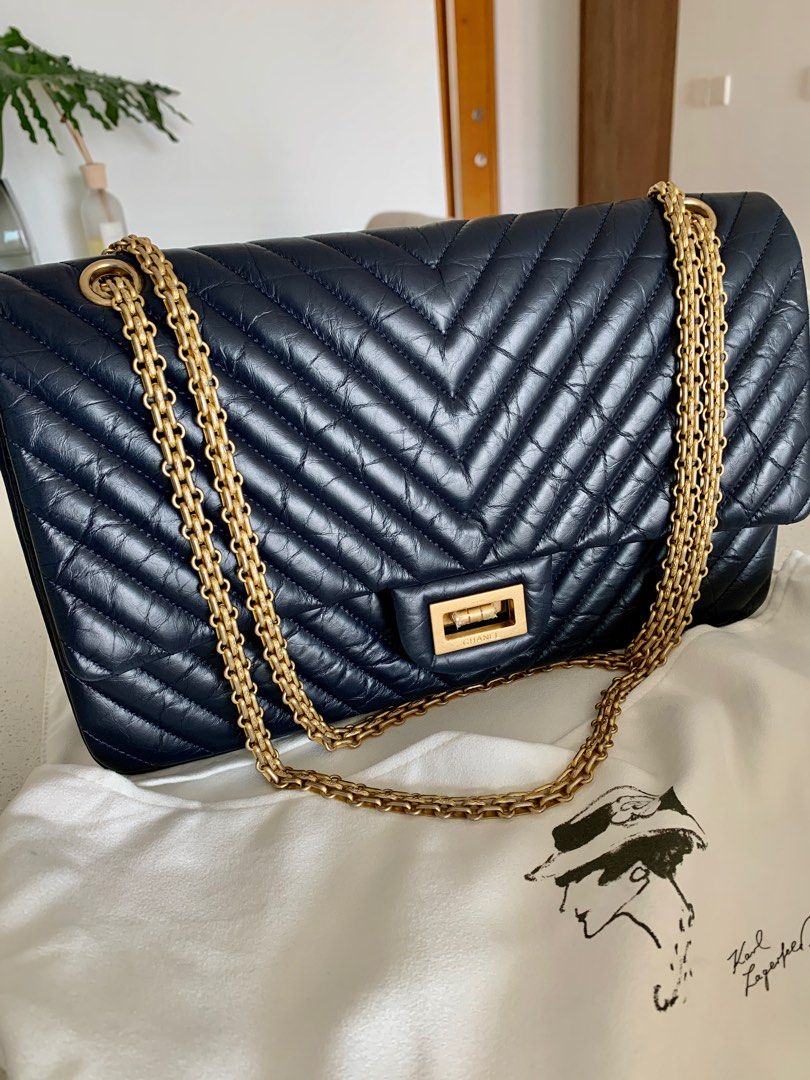 Chanel Aged Calfskin Chevron Quilted 2.55 Reissue 227, Luxury, Bags &  Wallets on Carousell