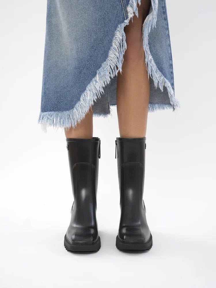 Chloe rain boots top