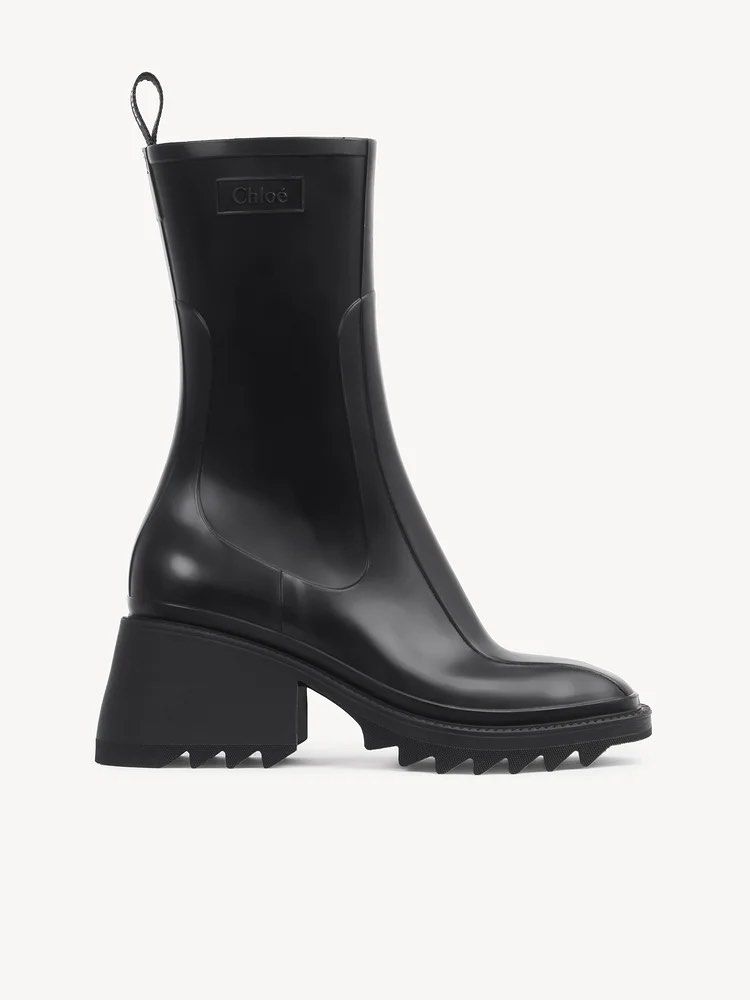 Chloe Betty Rain Boots Luxury Sneakers Footwear on Carousell