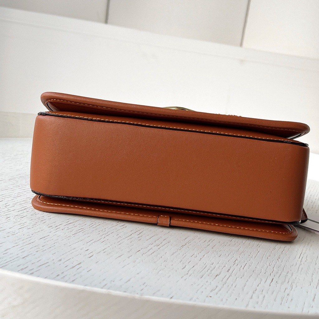 Coach Latest Messenger Bag Brown, Barang Mewah, Tas & Dompet di Carousell