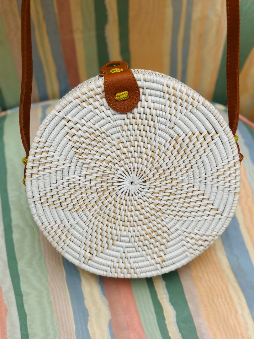 White rattan top bag round