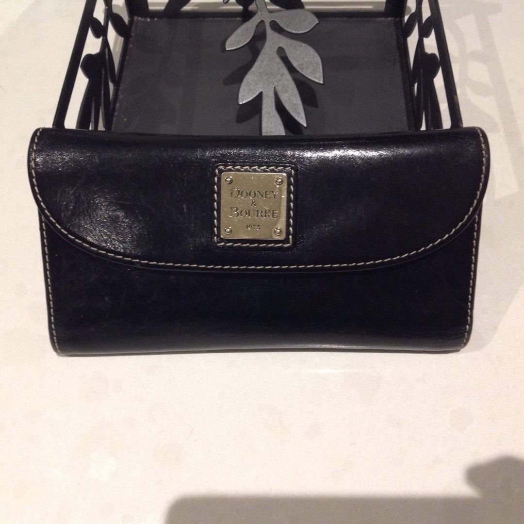 DOONEY BOURKE USA 100 Black Leather Wallet. 12 compartments. Excellent Clean Condition