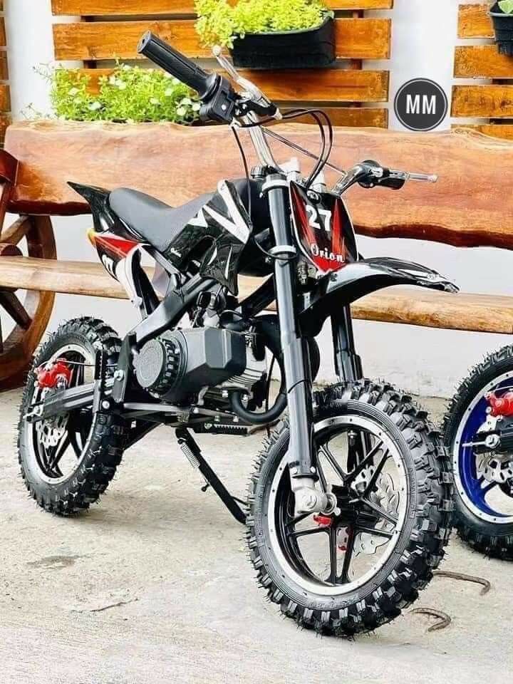 Enduro 27 (Category: Bicycles) located in Manila. Submitted by minidivisoria (Listing ID 1259625465, Image 2). Description: Enduro 27 (49cc Dirt Bike Gas Type)Good For Kids And Adult * Heavy Duty Specification: Fold metal pedals Front and rear disc brakes lAluminum racing exhaust Easy pull starter Mud profile tires Thickened Tires Upgraded telescopic front shock absorber Engine: 49cc 2 stroke air cooled Performance: 3.5hp Max speed: 50 km/hr Tran