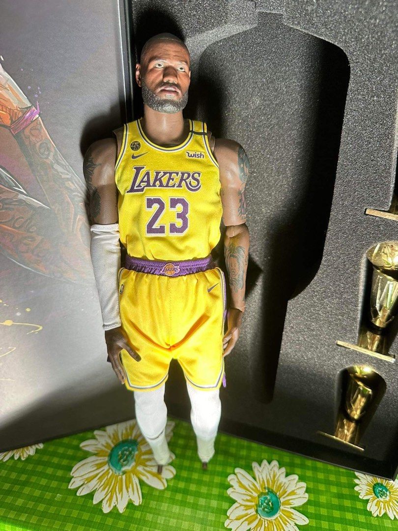 NBA Lakers LeBron James Real Masterpiece Special Edition 1:6