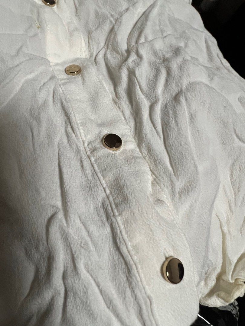 Ever New Elegant White Gold Front Buttoned Detail (Category: Sleeveless) located in Cebu City. Submitted by kaye_declutters (Listing ID 1259717730, Image 3). Description: In very good condition. Size XXS 100% Polyester Measurements (taken flat) Armpit: 16 inches ; Length:20-23 inches FIXED PRICE. NO HAGGLING Discount on “selected brands” for 2 items or more. MOP: Bank Transfer/ Deposit (Metrobank), Gcash.