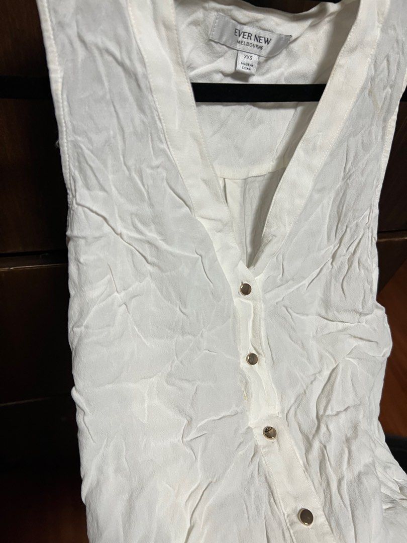 Ever New Elegant White Gold Front Buttoned Detail (Category: Sleeveless) located in Cebu City. Submitted by kaye_declutters (Listing ID 1259717730, Image 2). Description: In very good condition. Size XXS 100% Polyester Measurements (taken flat) Armpit: 16 inches ; Length:20-23 inches FIXED PRICE. NO HAGGLING Discount on “selected brands” for 2 items or more. MOP: Bank Transfer/ Deposit (Metrobank), Gcash.