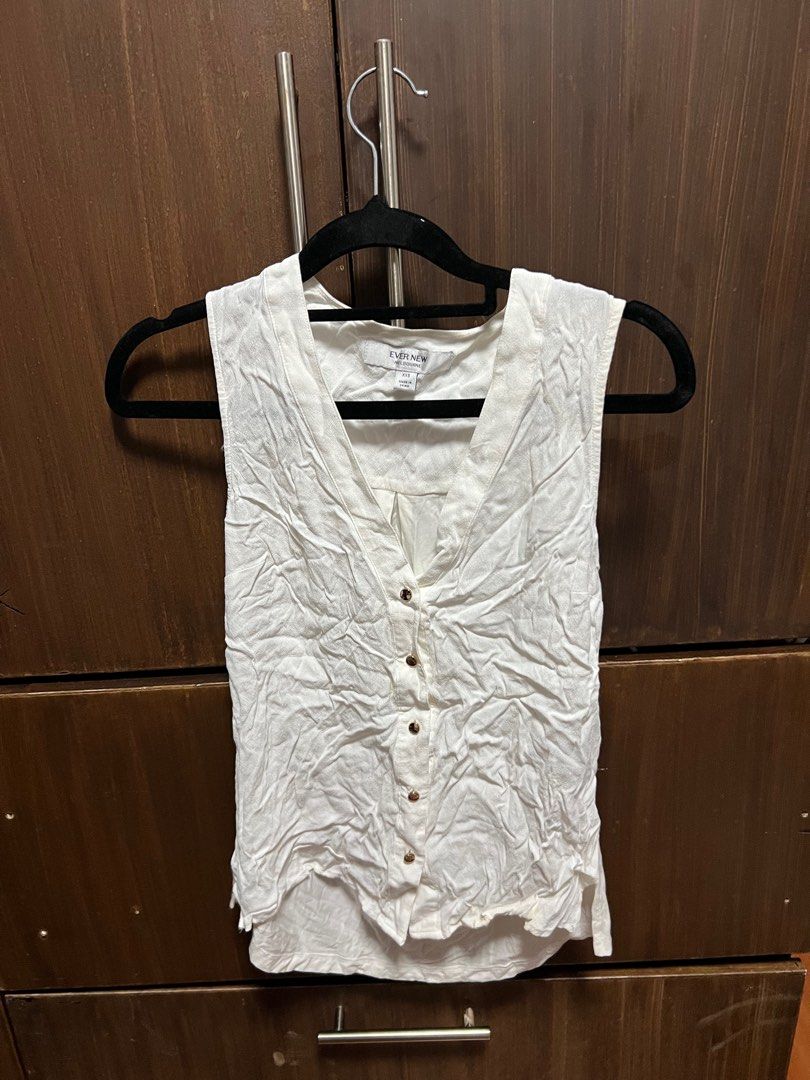 Ever New Elegant White Gold Front Buttoned Detail (Category: Sleeveless) located in Cebu City. Submitted by kaye_declutters (Listing ID 1259717730, Image 1). Description: In very good condition. Size XXS 100% Polyester Measurements (taken flat) Armpit: 16 inches ; Length:20-23 inches FIXED PRICE. NO HAGGLING Discount on “selected brands” for 2 items or more. MOP: Bank Transfer/ Deposit (Metrobank), Gcash.
