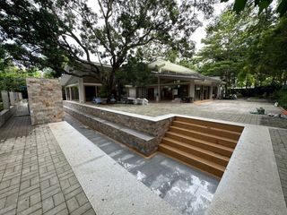 For Rent : 4BR Modern Luxury Bungalow in Ayala Alabang Village Muntinlupa | I4JCoS-MW