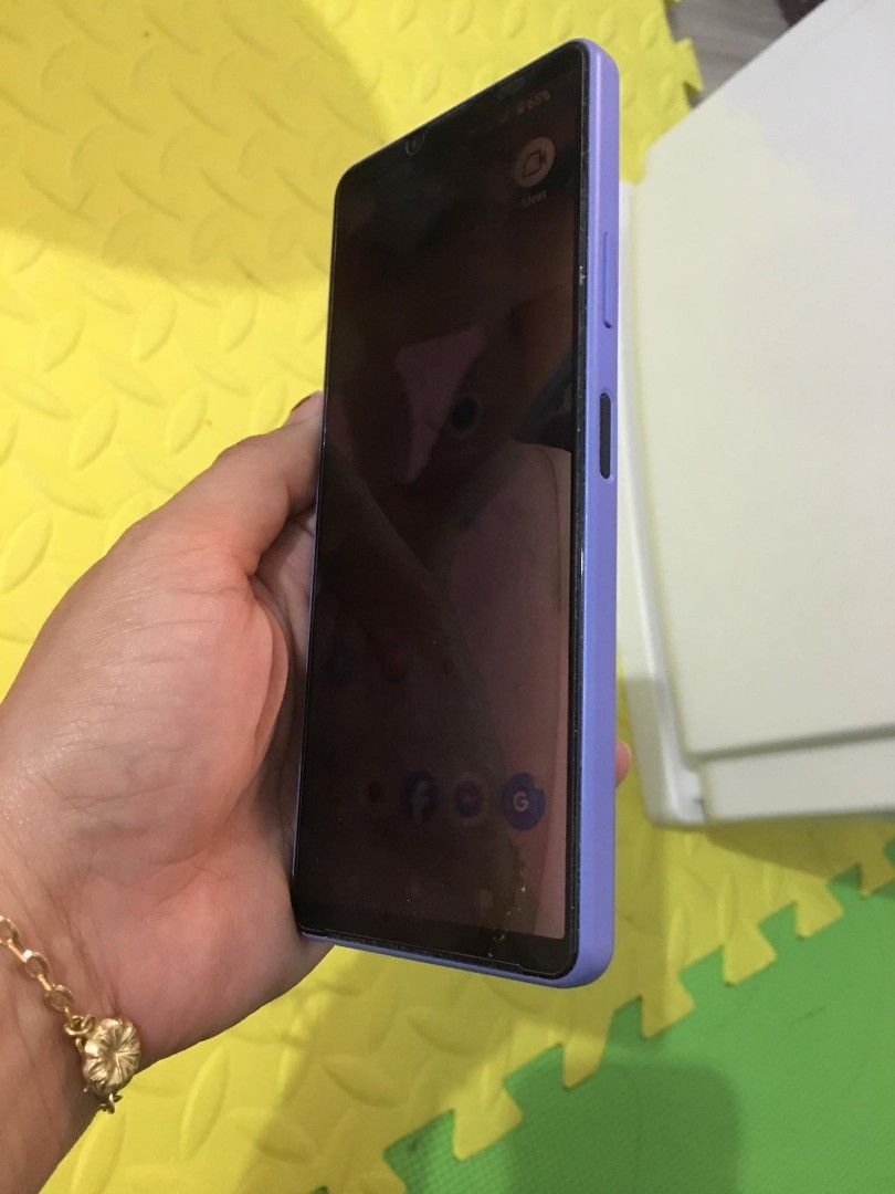 FOR SALE (Category: Sony) located in Caloocan City. Submitted by nethbo (Listing ID 1259643274, Image 3). Description: sony xperia 10 iv with box sobrang kunat 24 hours bago malowbat at makinis..pm nlng sa want around northcaloocan and muzon sdjm mit up.