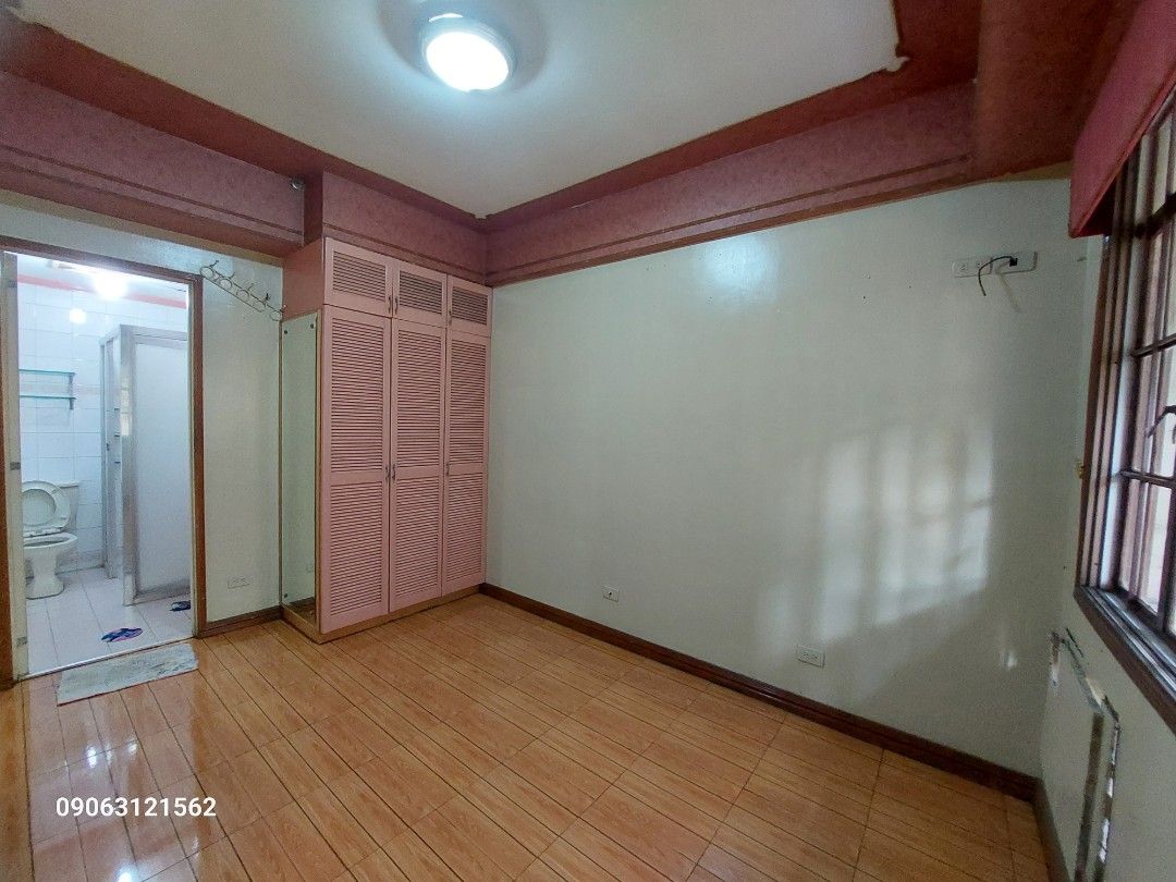 FORRENT HAMPTONGARDENSCONDOMINIUM PASIG Located at 100 C raymundo