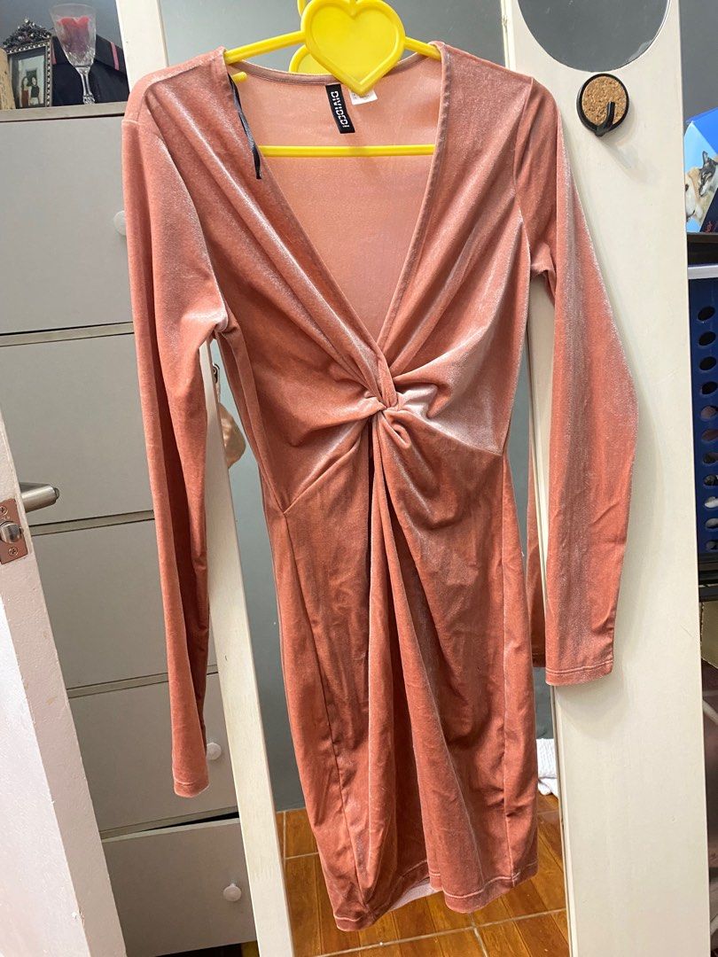 H&m pink velvet dress top