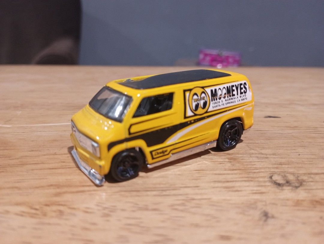 Hot wheels mooneyes van hot sale