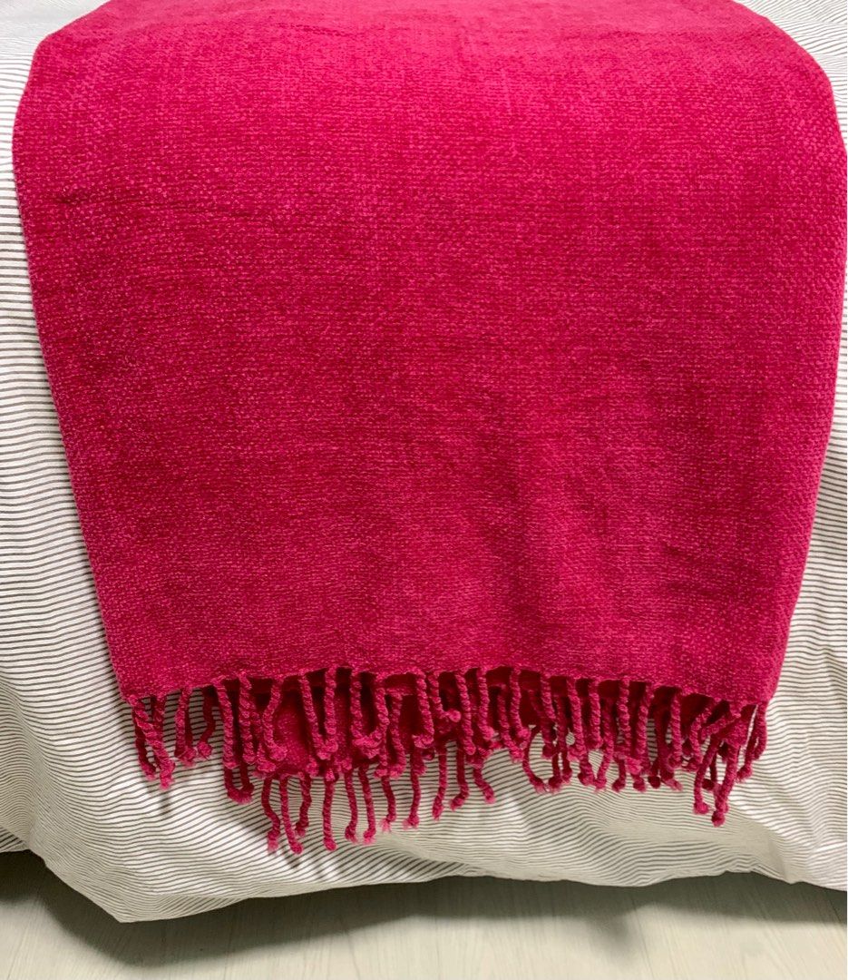 IKEA FELICIA THROW 130 X 70 CM 100 ACRYLIC, Furniture & Home Living