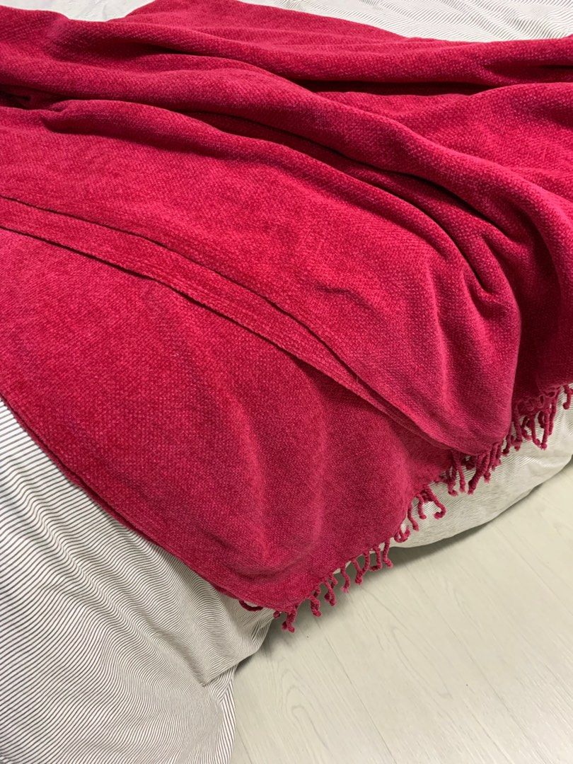 IKEA FELICIA THROW 130 X 70 CM 100 ACRYLIC, Furniture & Home Living