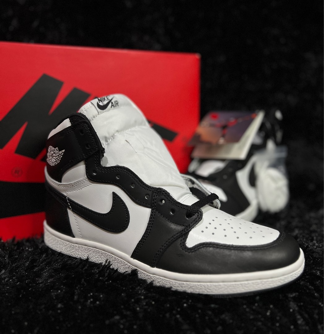 nike court challenger crew