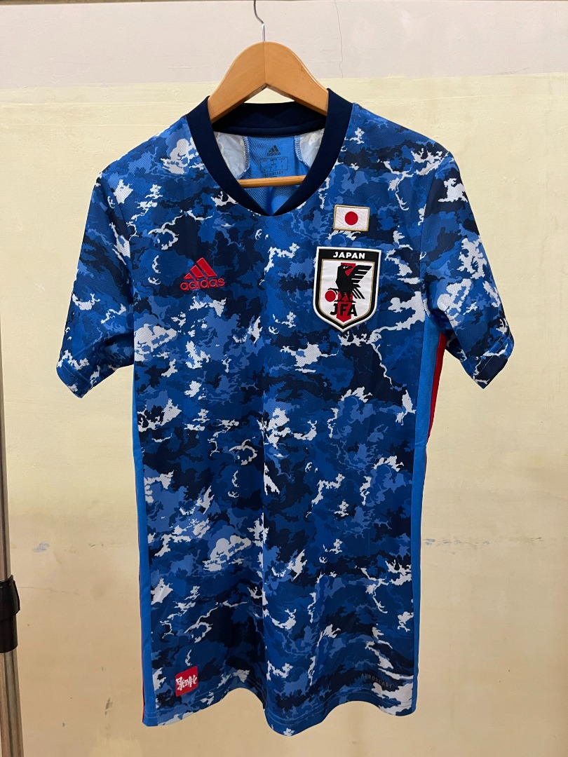 Jersey japan home 2022, Fesyen Pria, Pakaian , Atasan di Carousell