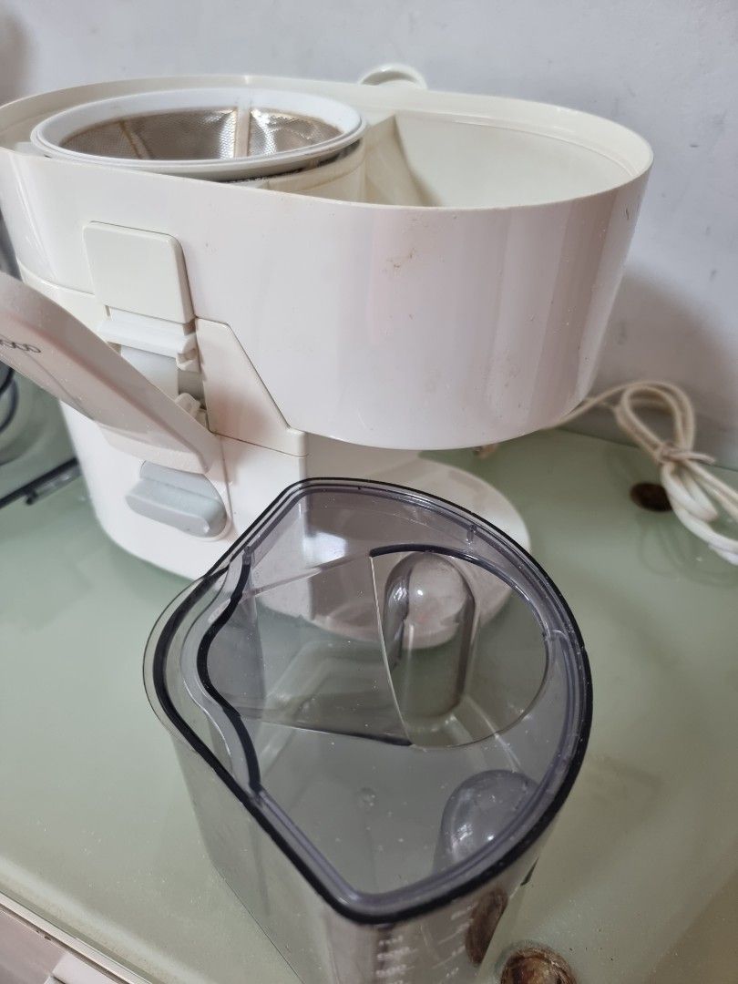 Kenwood JE500 centrifugal juice extractor, TV & Home Appliances