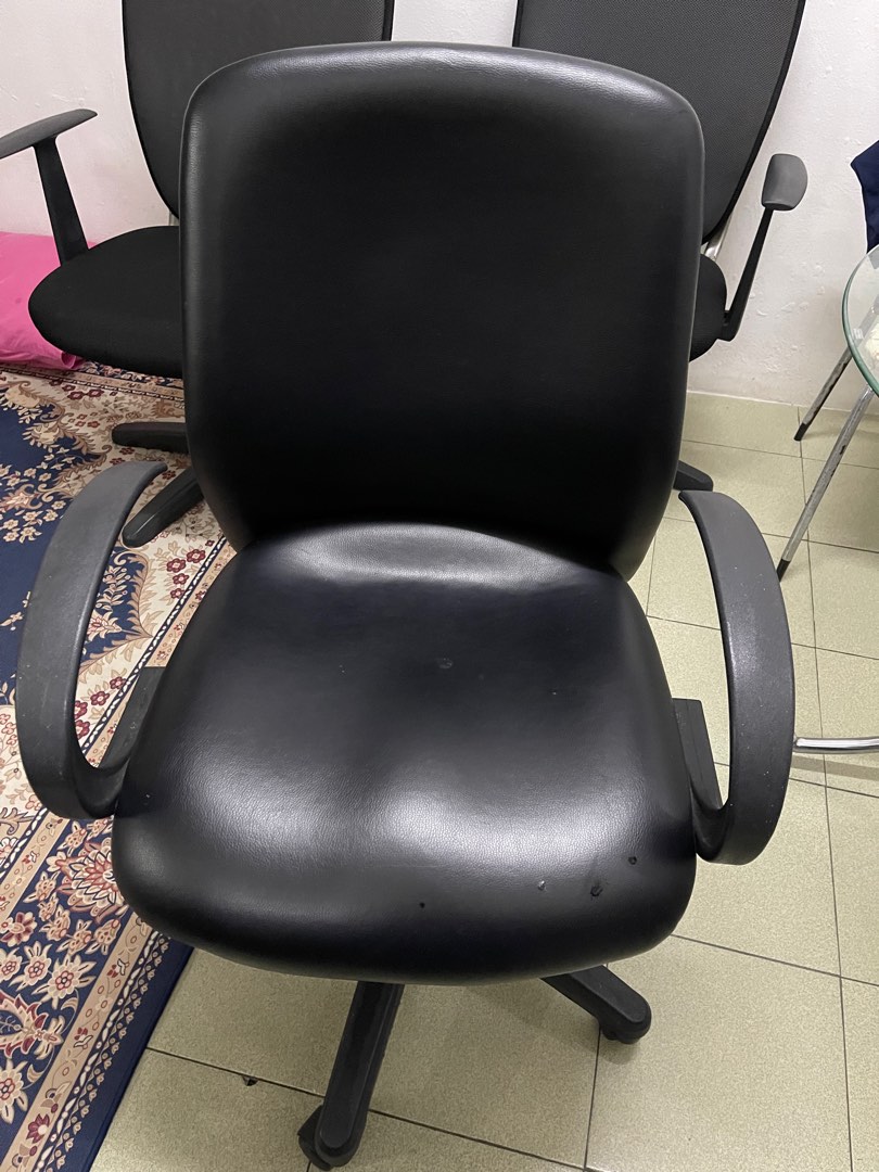 KERUSI LEATHER BERODA, Furniture & Home Living, Furniture, Chairs on