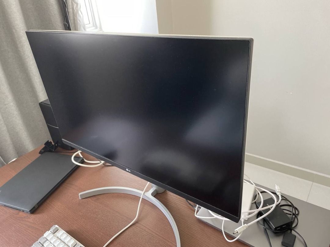 LG UltraFine 32UN650W 31.5" UHD 4K HDR IPS Monitor with AMD FreeSync